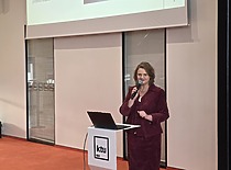 Konferencijos pranešėja skaito pranešimą apie matematikos mokymosi sunkumų diagnostiką KTU renginyje