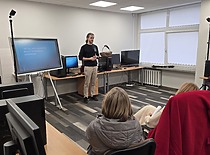 Konferencijos dalyviai KTU laboratorijoje