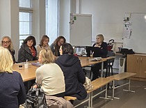 Konferencijos dalyviai KTU laboratorijoje