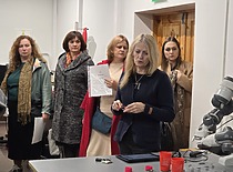 Konferencijos dalyviai KTU laboratorijoje